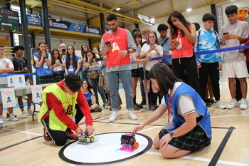 El colegio Giovanni A. Farina gana la competición de robótica