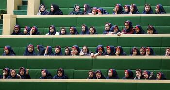 Ola de envenenamientos con gas en colegios femeninos iraníes
