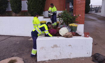 Cabanillas limpia y embellece el cementerio para los Santos
