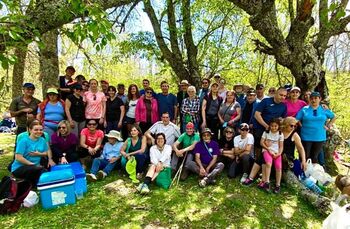 Unas 60 personas participaron en la “Ruta de la Jara en Flor”