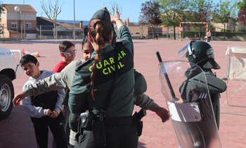 La Guardia Civil visita el Colegio La Senda de Cabanillas