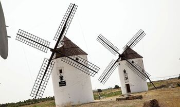 El cambio climático trajo a La Mancha los molinos de viento