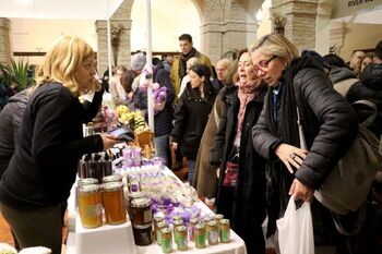Éxito de público y ventas en la Feria Apícola de Pastrana