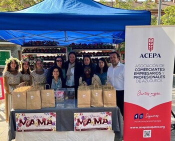 Acepa repartió 1.000 petunias a las madres de Azuqueca