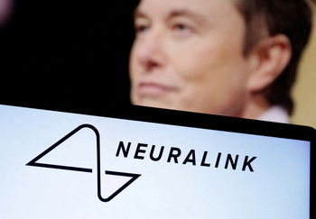 Musk asegura haber implantado un chip cerebral en un humano