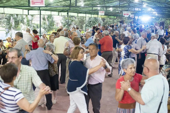 Los bailes de mayores se trasladan la centro de la Rosaleda